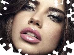 Adriana Lima, face