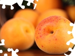 Mature, apricots