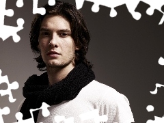 Ben Barnes, shawl