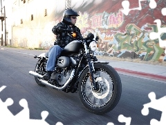 Harley Davidson XL1200N Nightster, circle