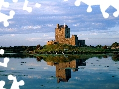Dunguaire, Ireland, Castle
