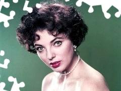 Joan Collins, Pearl, ear-ring, Necklace