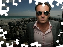 Julian McMahon, shirt, Glasses, stretched