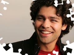 smiling, Adrian Grenier