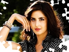 wristlet, Katrina Kaif, hand