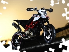 Ducati Hypermotard 1100 Evo, Handbary