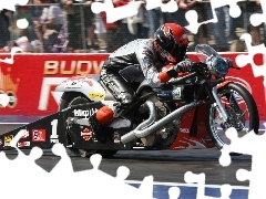 Harley Davidson V-Rod Muscle Drag, race