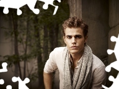 Paul Wesley, head-dress