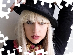 Lady Gaga, Hat