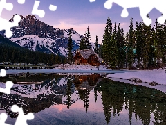 viewes, trees, forest, house, Emerald Lake, Province of British Columbia, Mountains, winter, Canada, bridge, lake, Yoho National Park