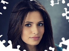 Sarah Shahi, Women, make-up