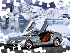 Mercedes SLR, rocks