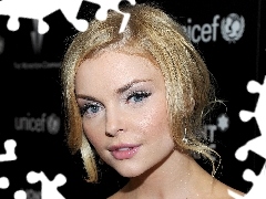 Blonde, Izabella Miko