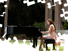 Miley Cyrus, Piano