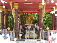 Prayers, Statue monument, room