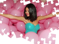 Selena Gomez, Balloons