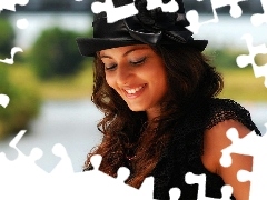 Hat, actress, Sneha Ullal