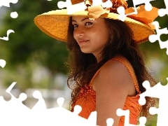 Sneha Ullal, Hat