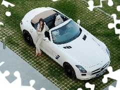 Mercedes-Benz SLS Roadster, Women