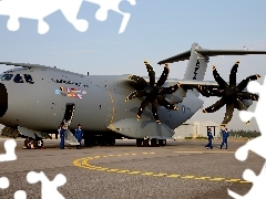 Propellers, Airbus A400M, airport