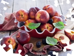 Fruits, composition, blackberries, leaves, nectarines, dish