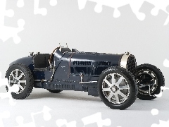 The historic car, Bugatti T51, race